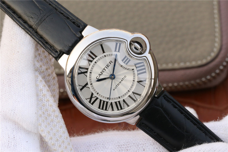2、我想选择一款原装卡地亚男士手表，在哪里可以找到？求推荐！ 