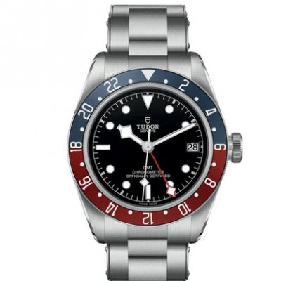 ZF帝舵碧湾系列之格林尼治型腕表。以传统设计融合格林尼治“红蓝”经典，成就此复古运动的腕上佳品